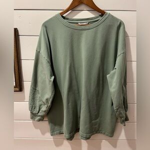 Penningtons green crewneck with English lace-style cuffs, size 2x